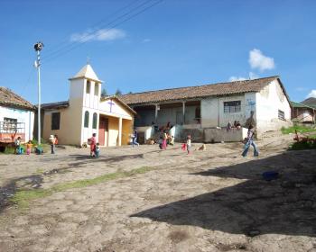 Salinas de Guaranda Parish in Ecuador, now connected via wireless